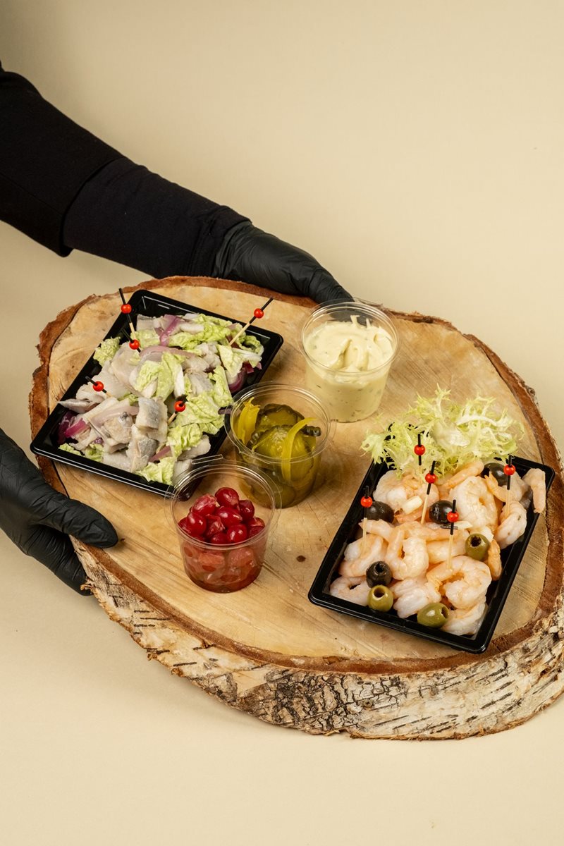 Salátové misky, plata (rybí, masové, sýrové či zeleninové), mini řízky